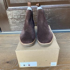 Men’s brown Suede Chelsea Boot 8.5